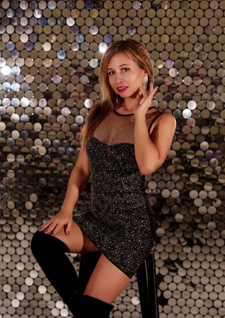 The Holiday-Party Formula: One Shine Piece, Two Anchors
